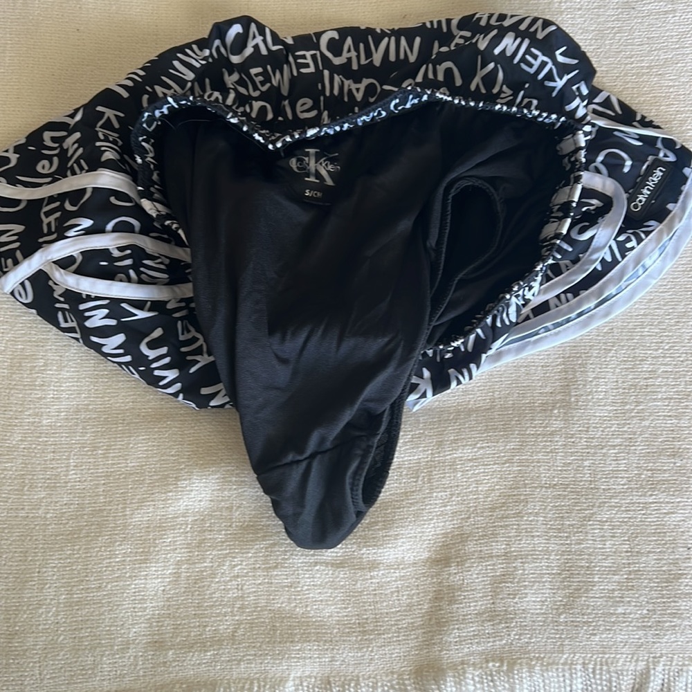 Shorts - Picture 3 of 3